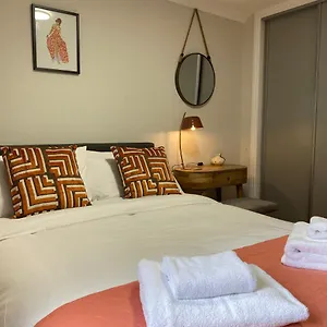 Private Main Door Lovely 2 Bedroom Édimbourg