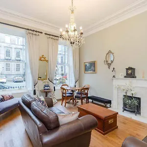 Maindoor Flat Nestled In Heart Of Stockbridge Apartment