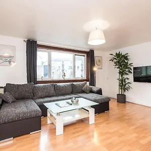 Cosy 2 Bedroom In The Heart Of Apartment